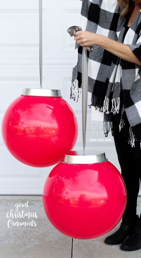 Kids play balls and a cake pan from the dollar store! Bring in the Holidays with these GIANT CHRISTMAS ORNAMENTS for your home! How to Make Your Own Huge Outdoor Christmas Ornaments (Easy video tutorial) Outdoor Christmas Ornaments, Christmas Ornaments Easy, Giant Christmas Ornaments, Dollar Store Christmas, Christmas Yard, Easy Video, Cake Pan, Kids Play, Holiday Diy