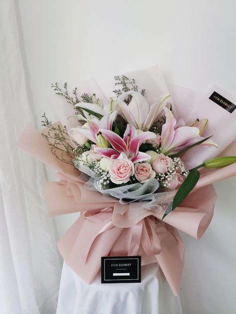 Hydrangea Lily Bouquet, Rose Bucket Flower, Baby Pink Bouquet, Buket Pink, Bouquet Of Lilies, Flowers Bucket, Birthday Flower Delivery, Bucket Flower, Graduation Bouquet