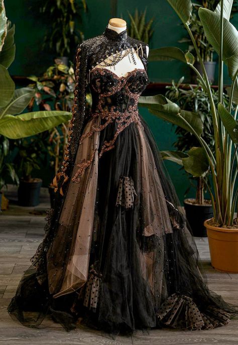 Chotronette 'Black & Bronze Armour' Gowns #chotronette #fashion #moda #dress #vestido #gown Unique Dress Design, Ball Gowns Fantasy, Masquerade Ball Gowns, Armor Dress, Fantasy Dresses, Fantasy Gowns, Fairytale Dress, Fantasy Dress, Fantasy Fashion