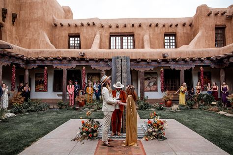 An Impromptu Mariachi Band Was Only the First Surprise at This Santa Fe Wedding Mexico Museum, Sante Fe New Mexico, Mexico Wedding Venue, Southwestern Wedding, Mariachi Band, Santa Fe Wedding, Cape Designs, New Mexico Wedding, Sante Fe