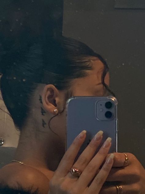 Tattoo Ideas Back Of Ear, Baddie Ear Tattoos, 777 Tattoo Ideas Behind Ear, Behind The Ear Tattoo Aesthetic, Down The Neck Tattoos Women, Beside The Ear Tattoo, Behind Your Ear Tattoos, Meaningful Women Tattoo Ideas, Behind The Ear Tattoos Women