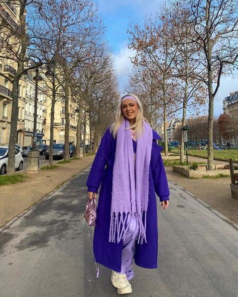 Purple Scarf Outfit, Colourful Outfits Aesthetic, Colorful Scarf Outfit, Scarf Aesthetic, Winter Mode Outfits, Colourful Style, Warm Shawl, Purple Scarf, Teaching Outfits