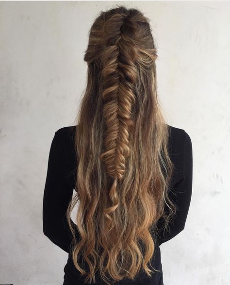 Half up half down ||Fishtail braid Casual Braided Hairstyles Half Up, Fishtail Hairstyles Half Up, Wedding Hair Fishtail Braid Half Up Half Down, Fishtail Braid Half Up Half Down, Braid Half Up, Long Straight Black Hair, Brown Hair Inspiration, Western Hair, Fishtail Hairstyles