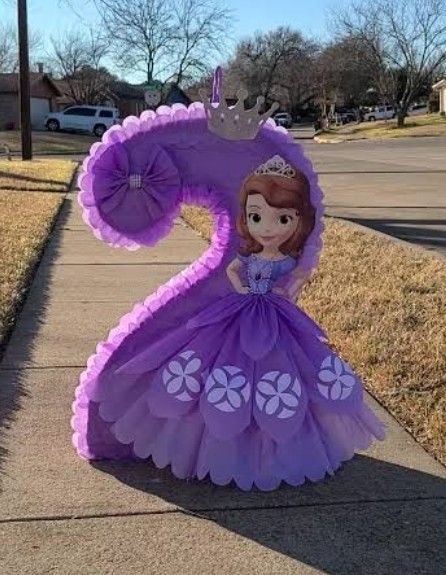 Sofia The First Birthday, Princess Sofia Birthday Party Ideas, Sofia The First Birthday Cake, Princess Pinata, Princess Sofia Birthday, Princess Jasmine Birthday Party, Princess Birthday Decorations, Princess Jasmine Birthday, Hearts Paper Crafts