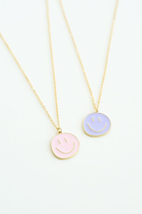 Cute Jewelry To Make, Necklaces Preppy, Kids Jewelry Gold, Kid Necklaces, Cute Pendants, Kid Jewelry, Smiley Necklace, Preppy Necklaces, Necklace For Kids