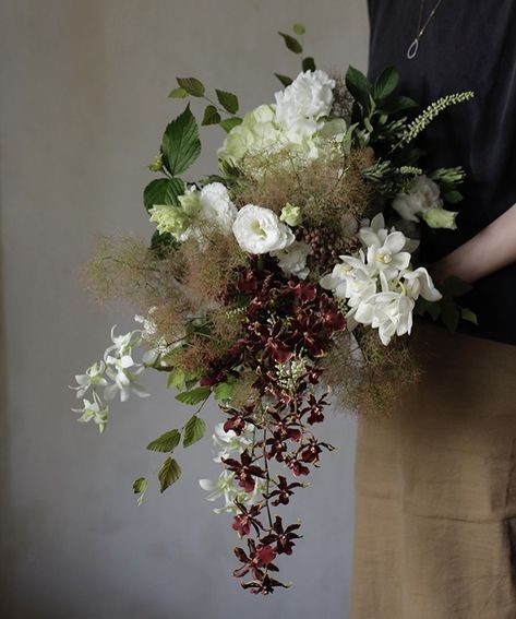 Moody Wedding Flowers, Earthy Wedding, Bridal Bouquet Fall, Winter Bouquet, Moody Wedding, Nc Wedding, Botanical Wedding, White Bouquet, Floral Bouquets