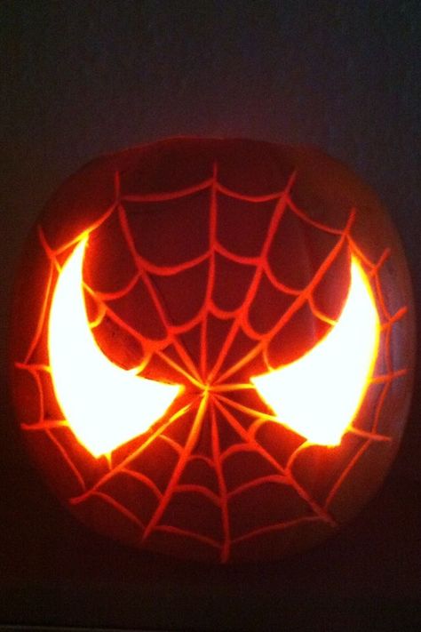 Pumpkin Carving Idea Spider Man Carved Pumpkin, Halowen Pumpkins, Spider Man Jack O Lantern, Craved Pumpkin Ideas, Giant Pumpkin Carving Ideas, Pumpkin Carving Spiderman, Spider Man Pumpkin Painting, Spider Man Pumpkin Carving, Craving Pumpkins Ideas