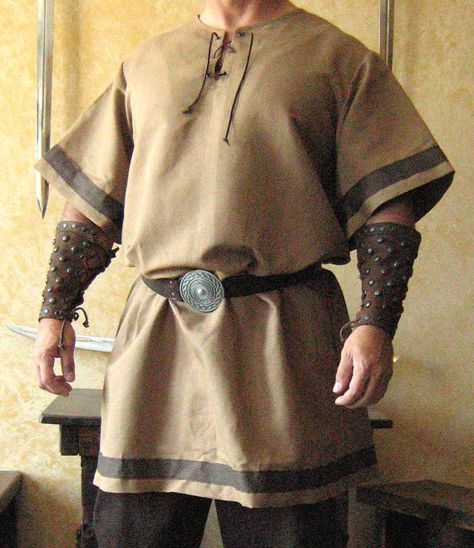 Hey, I found this really awesome Etsy listing at https://www.etsy.com/listing/90089712/medieval-celtic-viking-shirt-deluxe Medieval Theater, Costume Chevalier, Viking Halloween Costume, Vikings Halloween, Sca Costumes, Arte Viking, Costume Viking, Viking Cosplay, Korea Południowa