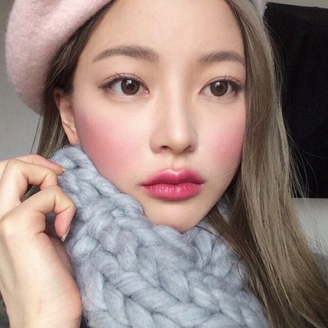 Winter Blush Makeup, Korean Winter Makeup, Cute Winter Makeup Looks, Winter Girl Makeup, Cool Winter Makeup, Winter Makeup Looks Natural, Cold Girl Makeup, Winter Make-up, Winter Makeup Looks