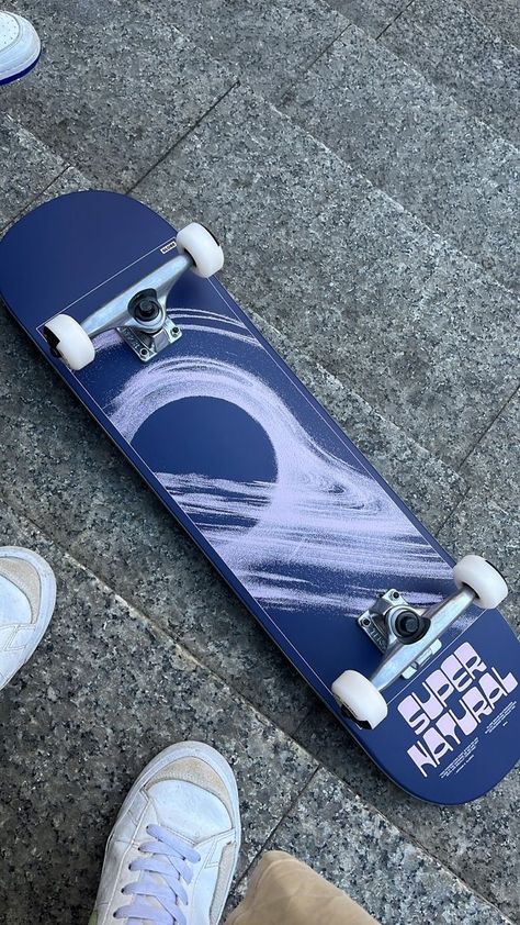 Cyberpunk Skateboard Design, Cool Skateboard Decks, Skate Deck Design, Aesthetic Skateboard, Skate Vibes, Skate Aesthetic, Skateboarding Tricks, Skateboard Aesthetic, Skateboard Deck Art