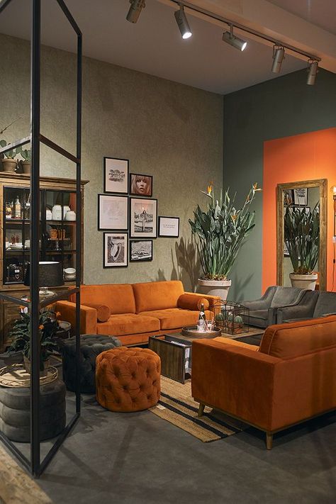 Sofa Design Wood, Living Room Orange, Living Room Sofa Design, Living Room Green, Vintage Sofa, Living Room Inspo, A Living Room, Sofa Decor, Room Colors