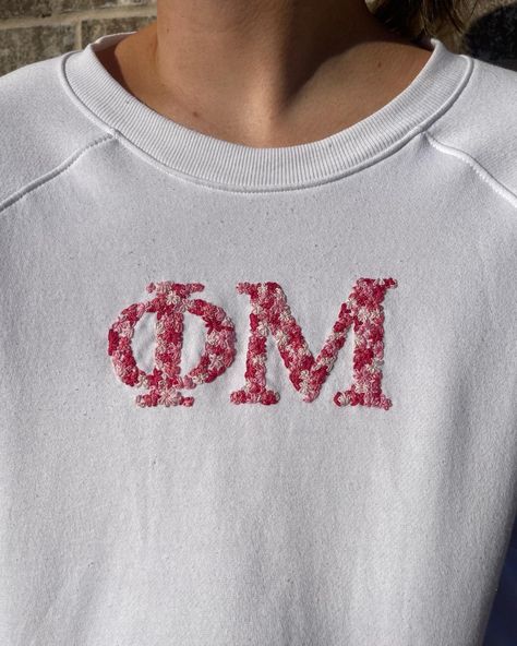 order a custom sweatshirt at @threadedbyannora on instagram! #embroidery #sorority #customclothing Sorority Embroidery Sweatshirt, Sorority Embroidered Sweatshirt, Sorority T Shirt Ideas, Sorority Embroidery, Greek Merch, Diy Sorority Crafts, Sorority Letters Sweatshirt, Sorority Crewneck, College Crafts