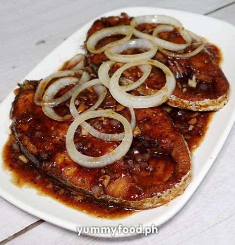 This yummy recipe for tanigue fish steak ala Bistek is a good alternative to pork and beef steak. It’s a bit healthier I think, since it's made of fish. Basa Steak Recipe, Fish Steak Recipes, Fish Steak, Steak Dishes, Pinoy Recipes, Drinks Ideas, Family Lunch, Steak Recipe, Pinoy Food