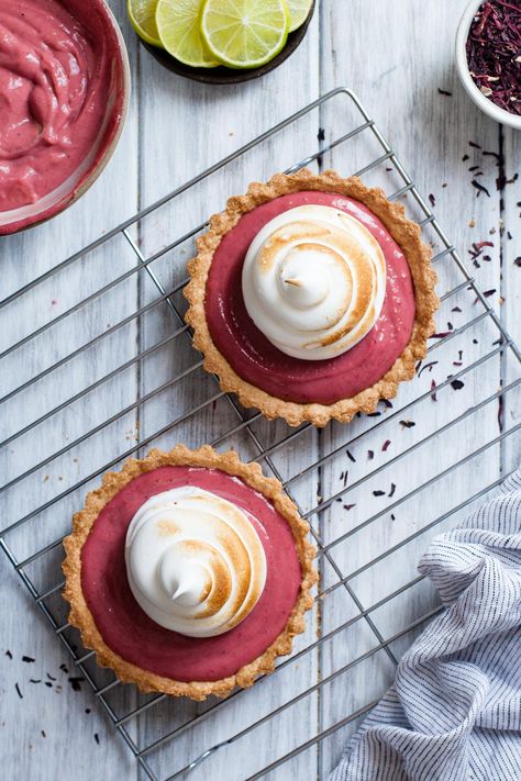 Strawberry Curd, Curd Tarts, Curd Tart, Toasted Meringue, Slow Cooker Desserts, Pie Dessert, Sweet Tarts, Tart Recipes, Milkshakes