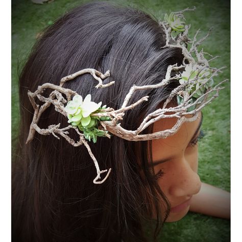 This sweet, butterfly and deer moss wood half crown is perfect for all events. I craft Natural (real) wood  crown (with love )add touch of small bright beautiful butterflies and deer moss. This is a tiara for nature's princess.  Can also use larger butterflies and color variations. Branch Crown, Woodland Fairy Crown, Twig Crown, Woodland Tiara, Bohemian Crown, Nature Crown, Crown Fairy, Wood Crown, Cosplay Crown