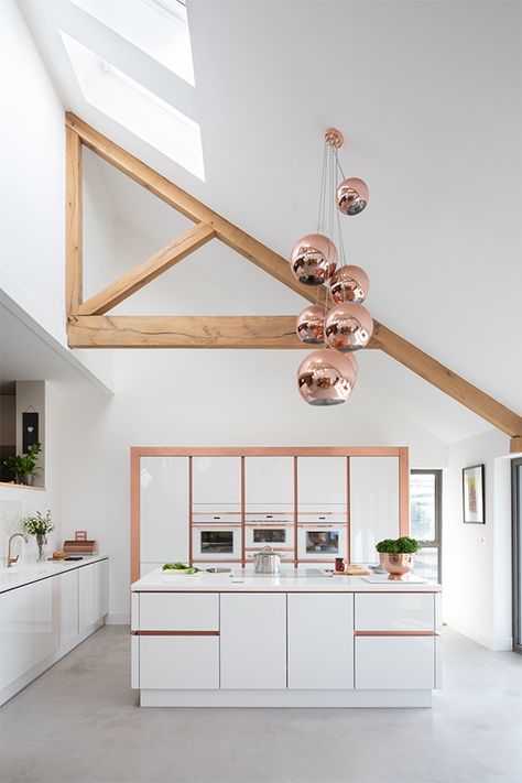 White Kitchen Design Kitchen Design Large, Minimalist Modern Kitchen, White Kitchen Inspiration, White Gloss Kitchen, Large Open Plan Kitchens, Rose Gold Kitchen, Lemon Kitchen Decor, Gloss Kitchen, Question To Ask