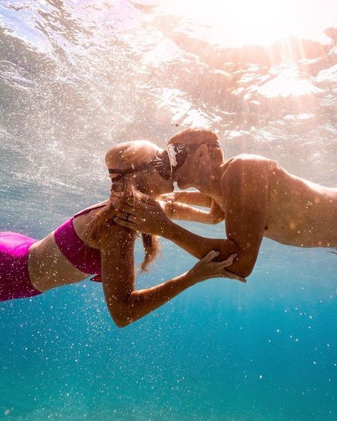 Scuba Diving Couple, Scuba Girl, Free Diving, Scuba Dress, Scuba Diver, Underwater Photography, Underwater World, Ocean Life, Life Photography