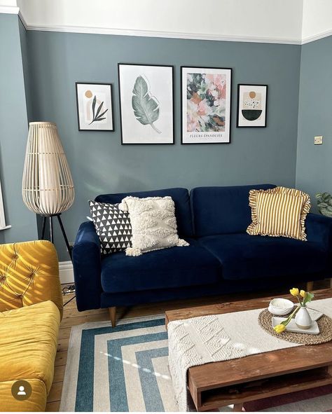 Chalk Blue Living Room, Wall Colour For Blue Sofa, Living Room Dark Blue Sofa, Navy Sofa Living Room Colour Schemes, Blue Sofa Living Room Color Combinations, Blue Sofa Decor, Navy Sofa Living Room, Settee Living Room, Living Room Elevation