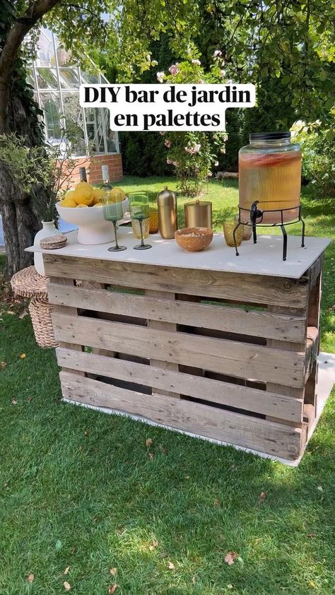 Pallet Party Ideas, Tiki Bars Diy, Deco Champetre, Tiki Bars, Yard Party, Backyard Birthday, Picnic Decorations, Rustic Party, Outdoor Party Decorations