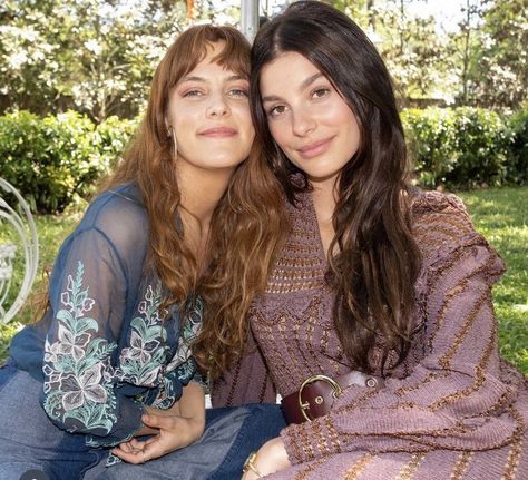 SimplyRiley on Twitter: "Camila Morrone and Riley Keough ⭐️ https://t.co/0CMrSNXfIp" / Twitter Daisy Jones And The Six Cast, Maxon Schreave, Character Bank, Abercrombie Girls, Riley Keough, Camila Morrone, Daisy Jones, Lisa Marie Presley, I'm With The Band