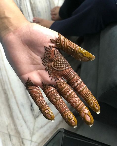 Instagram photo by 🌿Henna|Mehndi latest Designs🌿 • 5 May 2022 at 18:41 Simple And Beautiful Mehndi Designs, Mehendi Brides, Backhand Mehndi Designs, Mehndi Designs For Back Hand, Mehndi Designs For Back, Mehndi Bridal, Beautiful Mehndi Designs, Bridal Mehndi Design, Simple Mehndi Designs Fingers