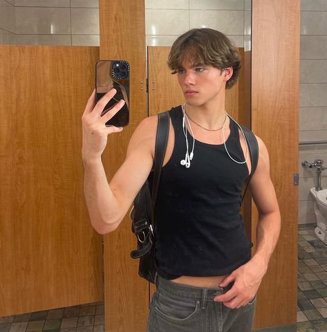 Debriefing | Instagram Nick Reid, Dude Style, I Need A Boyfriend, Mens Fitness Motivation, Brown Hair Men, Indoor Workout, Gay Fashion, Mirror Pic, August 15