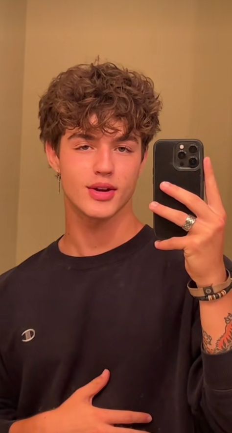 How To Style Guys Curly Hair, Best Oval Face Hairstyles Men, Loose Perm Men Short Hair, Curly Perm Men, 2a Haircut, Mens Wavy Hairstyles, Caleb Rodriguez, Black Curly Hairstyles, Loose Wavy Curls