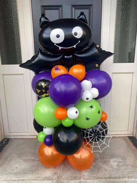 Festa Hotel Transylvania, Halloween Balloons Decorations, Party Balloons Diy, Halloween 1st Birthdays, Halloween Themed Birthday Party, Mickey Halloween Party, Halloween Party Balloons, Mickey Halloween, Adornos Halloween