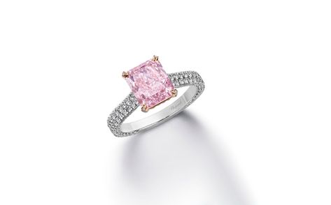 Chopard Red Carpet 2019 collection ring with pink and colourless diamonds Chopard Diamond Ring, Chopard Ring, Coloured Diamonds, Chopard Jewelry, Katerina Perez, Pink Diamond Ring, Colorless Diamond, Finger Rings, Watch Necklace