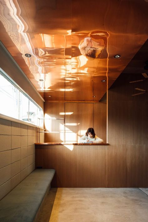 fathom finishes miyanishi yakeyama hair salon in japan with wall of greenery + copper pipes Wall Of Greenery, Mid Century Apartment, Copper Pipes, Copper Interior, Copper Ceiling, Retail Store Interior, Archi Design, Dining Room Makeover, Copper Lighting