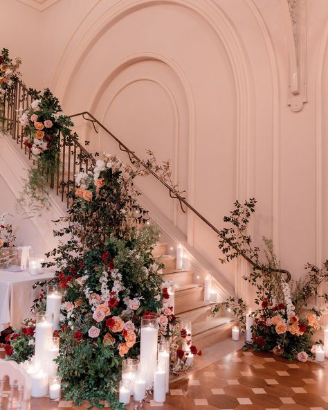 Who doesn’t love stair case florals? So elegant and luxurious, they are visually impactful and can instantly elevate the ambience adding a layer of sophistication and refinement. Here’s 8 shots of the lush staircase floral installation we created for Nirmala and Ragulan. Florals & Styling: @jewelphonflowers Venue: @thegroundsevents Photographer: @alisalisdestination #wedding #weddingflowers #weddinginspiration #staircase #gardentheme #weddingstylist #sydneyflorist #eventstylist #luxur... Staircase Flowers Wedding, Staircase Flowers, Floral Installation, Stair Case, Wedding Stylist, T Love, Garden Theme, Florist, Lush