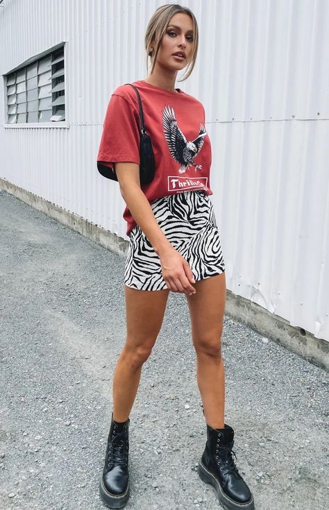 Summer Street Wear Women, Festival Outfits 2024, Women Concert Outfits, Outfit Animal Print, Look Da Festival, Look Legging, Gov Ball, Neue Outfits, Elegante Casual