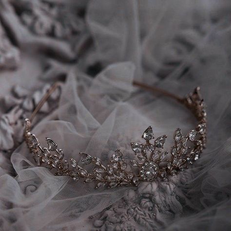 Princess Aesthetic Tiara, Princess Crown Aesthetic, Fantasy Crown, Ideal Aesthetic, Simplistic Wallpaper, Stella Luna, Crown Aesthetic, Royal Core, Ball Aesthetic