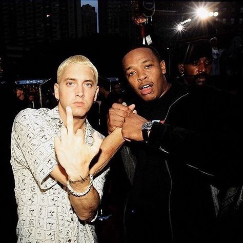 “My middle finger won't go down, how do I wave? / And this is how I'm supposed to teach kids how to behave?…” — Eminem🖕 Hip Hop 90, Eminem Dr Dre, 90s Rap Aesthetic, Eminem Poster, 90s Rappers Aesthetic, The Slim Shady, 90s Rappers, Eminem Photos, Thug Style