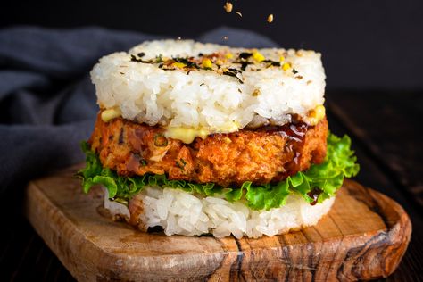 Japanese Salmon Rice Burger Rice Burger Recipe, Sushi Stack, Sushi Stacks, Japanese Salmon, Rice Burger, Sushi Ideas, Rice Menu, Salmon Burger Recipe, Seaweed Wrap