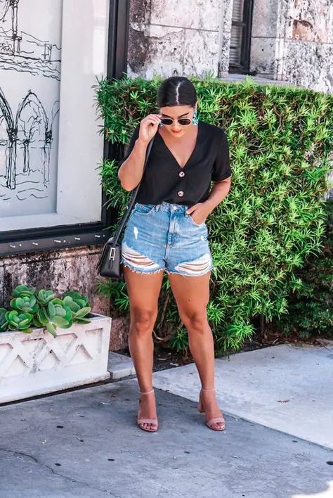 Midsize Summer Fashion Casual, Tank And Jeans Outfit Summer, Size 6 Outfits Women Summer, Summer Work Outfits Office Casual Comfy, Casual Outfits Midsize Summer, Plus Size Beachy Outfits, Denim Skort Ootd Summer Outfits, Vacation Outfits Midsize Women, Short Curvy Outfits