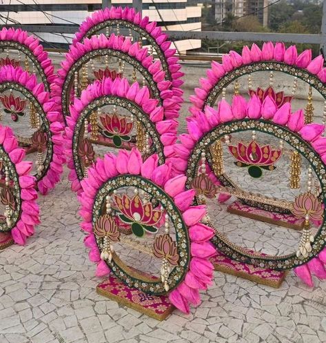 Lotus Bud Backdrop are stand alone pieces Available in sizes👇 12 inch 16 inch 20nch 24inch 28 inch 32 inch Whatsapp @9500124371 for orders #Lotusbudbackdropstand #Decorationuse #Festival shopping #Lotus stand #Lotus Singhasan #Lotusbackdrop #Festivalvibes #Krishnjanmastami #Gokulastami festival #Seasonstuffs #seasonsale Mandir Theme Decoration, Ganpati Backdrop Ideas, Ganpati Backdrop, Varalakshmi Decoration, Krishna Decoration, Ganpati Makhar, Diwali Theme, Diwali Decoration Lights, Bappa Decoration