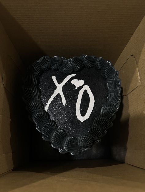 Xo Birthday Theme, House Of Balloons Birthday Party, The Weeknd Cake, Xo Cake, Weeknd Birthday, The Weeknd Birthday, 19 Birthday, 18th Birthday Decorations, House Of Balloons