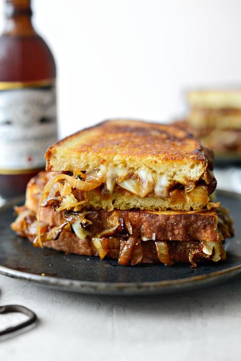 French Onion Soup Grilled Cheese Sandwich - Simply Scratch French Onion Grilled Cheese Sandwich, French Onion Soup Grilled Cheese, Caramelized Onion Grilled Cheese, French Onion Grilled Cheese, Soup Grilled Cheese, Bday Food, Grilled Sandwich Recipe, Onion Grilled Cheese, Cheese Panini