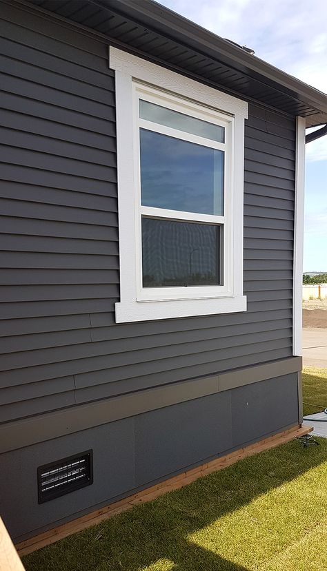 Pier And Beam House Skirting Ideas, Stucco Mobile Home, Metal Mobile Home Skirting, Trailer House Skirting Ideas, Tiny House Skirting, Mobil Home Skirting Ideas Diy, Skirting Ideas For Homes, Wood Skirting For Mobile Home, House Skirting Ideas Exterior