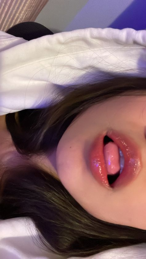 Glossy Pink Lips, Pink Lip Aesthetic, Lip Pictures, Goth Outfit Ideas, Korean Lips, Winter Lips, Lips Photo, Bra Image, Video Call With Boyfriend Screen Photo