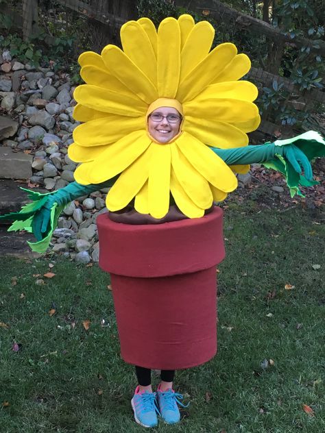 Daisy Costume Flower, Flower Pot Costume, Flower Costume Diy, Costume Fleur, Butterfly Art And Craft, Diy Flower Pot, Recycled Costumes, Flower Costume, Frozen Costume