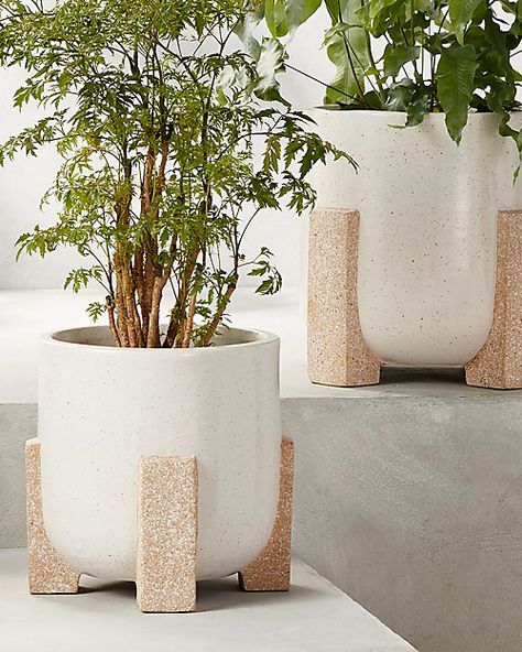 These Decorative Flower Pots and Planters Will Make Your Plants Pop Modern Planters Outdoor, Large Outdoor Planters, Resin Planters, Herb Planters, Patio Planters, Macrame Plant Holder, Fleur Design, Glass Planter, White Planters