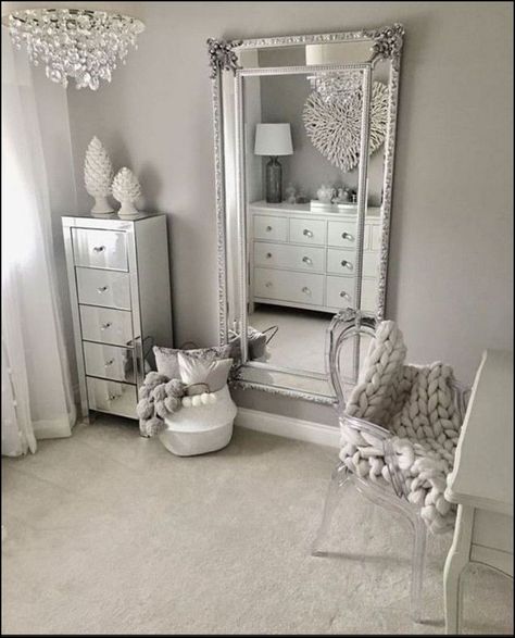 Makeup Room Decor, Mirror Ideas, Dekorasi Kamar Tidur, غرفة ملابس, Beautiful Bedroom, Hus Inspiration, Gray Bedroom, Bedroom Mirror, Stylish Bedroom