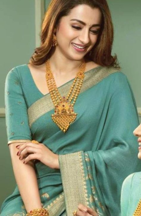 Trisha Krishnan Saree And Gold Jewellery, Gold Jewels Design Indian, Designer Blouse Ideas, Personal Biography, Trisha Krishnan, Blouse Ideas, Gold Jewels Design, Modern Gold Jewelry, Gold Bridal Jewellery Sets