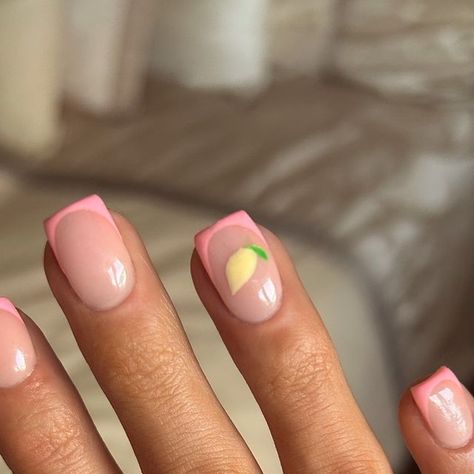 @lillypalm__ on Instagram: "𝒫𝒾𝓃𝓀 𝐿𝑒𝓂𝑜𝓃𝒶𝒹𝑒 🍋💖  @the_gelbottle_inc BIAB 19, Pink Ribbon & Queen Bee 💛  @aniahaie 💍   #nails #nailtech #nailinspo #nailsofinstagram #biab #biabnails #nailart #manchester #uknails #uknailtech #rings #jewellery #lillypalm #chromenails #french #cleangirlaesthetic #frenchnails #lemon #fruitnails #summer #summernails" Square Biab Nails Summer, Pink Lemon Nails, Simple Biab Nails, Biab Nails Summer, Summer Biab Nails, Biab Nails, Lemon Nails, Uk Nails, Subtle Nails