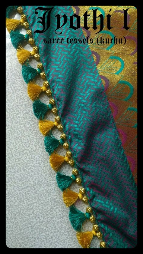 Sadiche Gonde Design, Saree Kongulu Designs Simple, Saree Pallu Hangings, Saree Kuchu Designs Simple, Saree Knots Designs, Saree Kongulu Designs, Saree Gonde Designs, Saree Tessels Design Latest, Simple Saree Tassels Designs