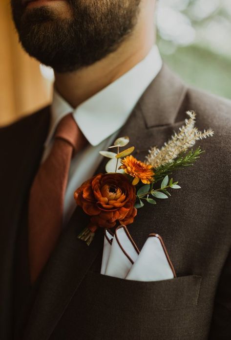 Fall Wedding Bouttoniere, Boutonniere Wedding Rustic Burnt Orange, Fall Bouquet And Boutonniere, Fall Ties For Wedding, Fall Boutineer Ideas Rustic, Groom Boutonniere Fall, Chocolate Brown Suits For Men Wedding, Fall Wedding Brown Suit, Rustic Fall Boutonniere