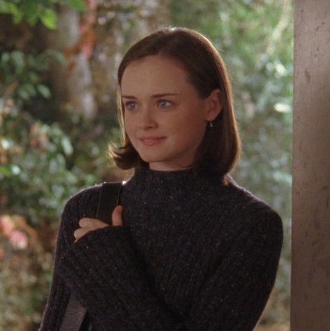 Rory Gilmore Hair, Rory Gilmore Style, Gilmore Girls Fashion, Estilo Rory Gilmore, Gilmore Girls Outfits, Alexis Bledel, Lorelai Gilmore, Chuck Norris, Rory Gilmore