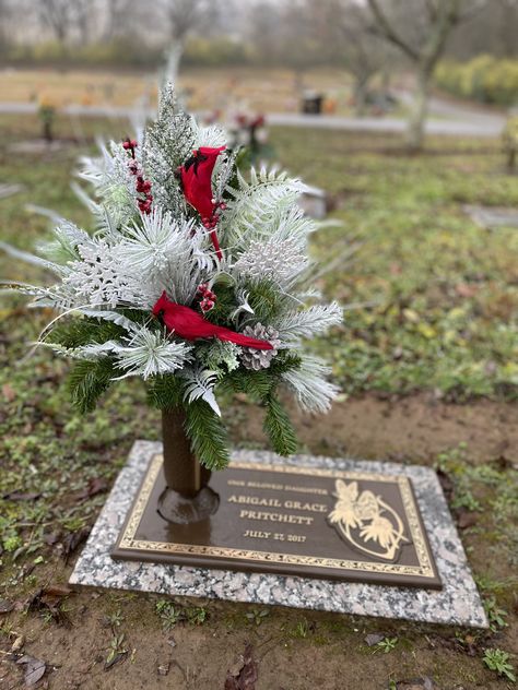 Christmas Decor For Gravesite, Fall Tombstone Arrangements, Cemetery Flowers Christmas, Flowers For Headstones Cemetery, Christmas Wreaths For Cemetery, Christmas Floral Arrangements For Cemetery, Christmas Tree For Cemetery Vase, Graveside Flowers Diy, Cemetery Urn Arrangements